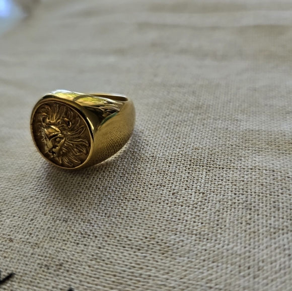 Lion ring size 7 - Picture 8 of 9